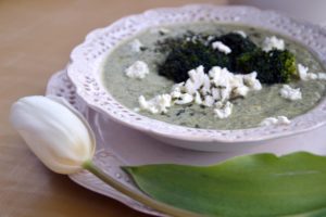 Broccoli soup with feta cheese
