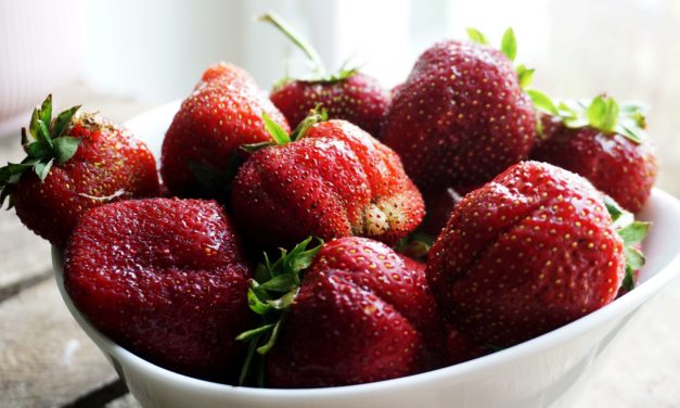 Strawberries – benefits and how to store and hull them