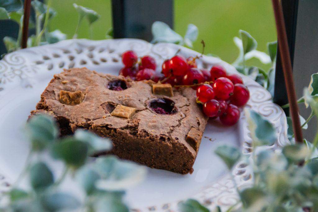 brownie with redcurrant
