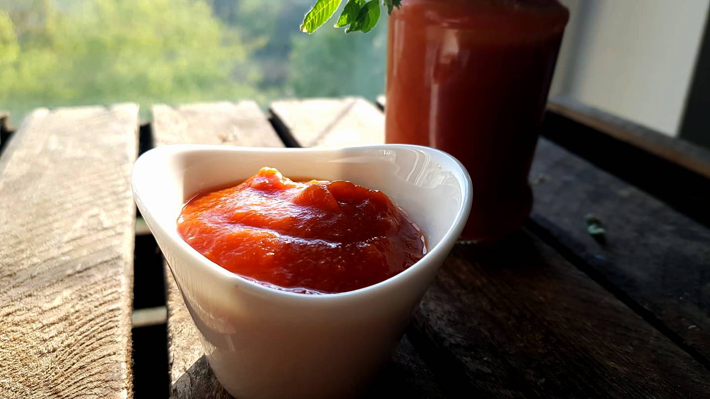 Кисло сладкий соус классический рецепт. Домашний кетчуп. Сладкий соус. Кисло сладкий кетчуп ,соус. Домашнее блюдо с кетчупом.